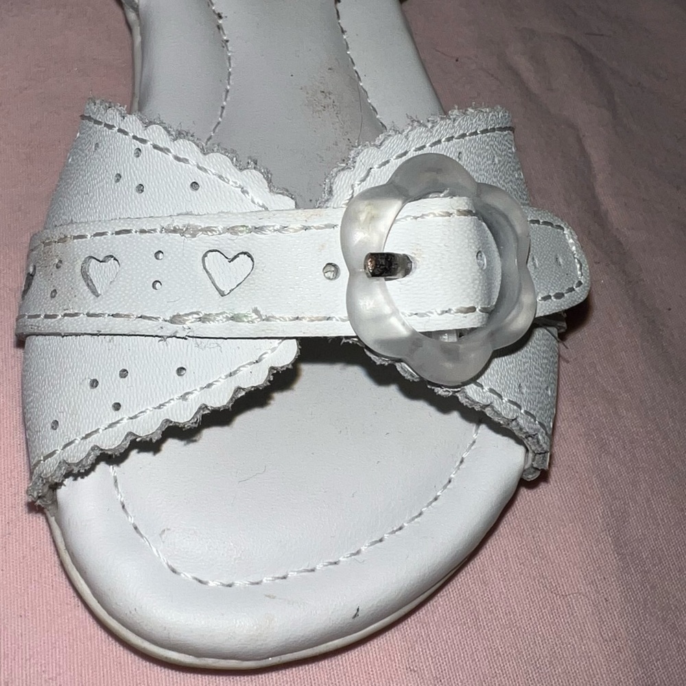 Stride Rite Butterscotch Girl’s White Sandals Just In Time For Spring - Picture 2 of 6